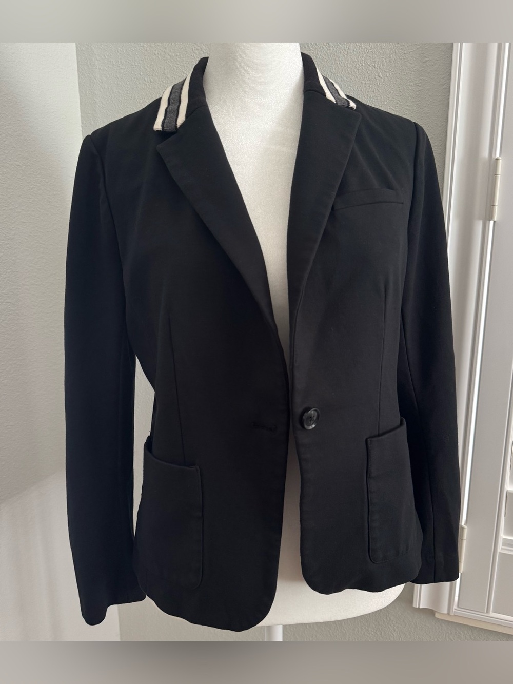 Banana Republic Classic Blazer women’s suit jacket black size 4 Petite stripe